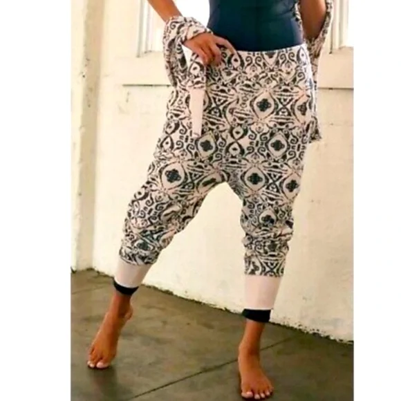NWT! Free People Movement June Bug Sweatshirt + Jog Pants 2-piece SET in Size XS